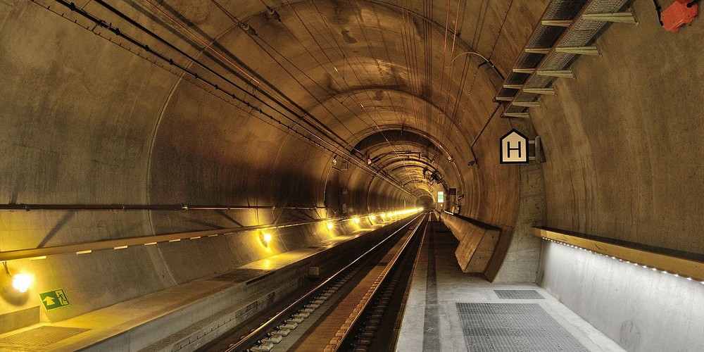 Le tunnel ferroviaire du SaintGothard Bordeaux 167